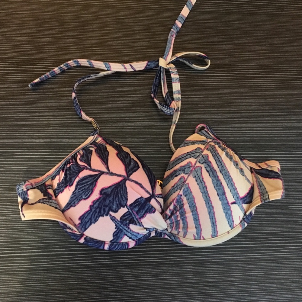 Victoria’s Secret Swim Top 32B